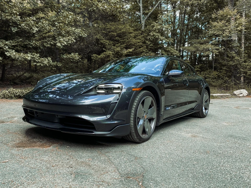2021 Porsche Taycan 4S - Image 9 of 31