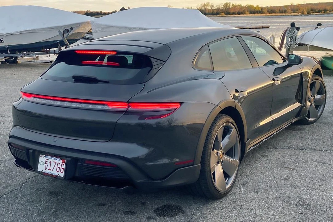 2021 Porsche Taycan 4S - Image 4 of 31