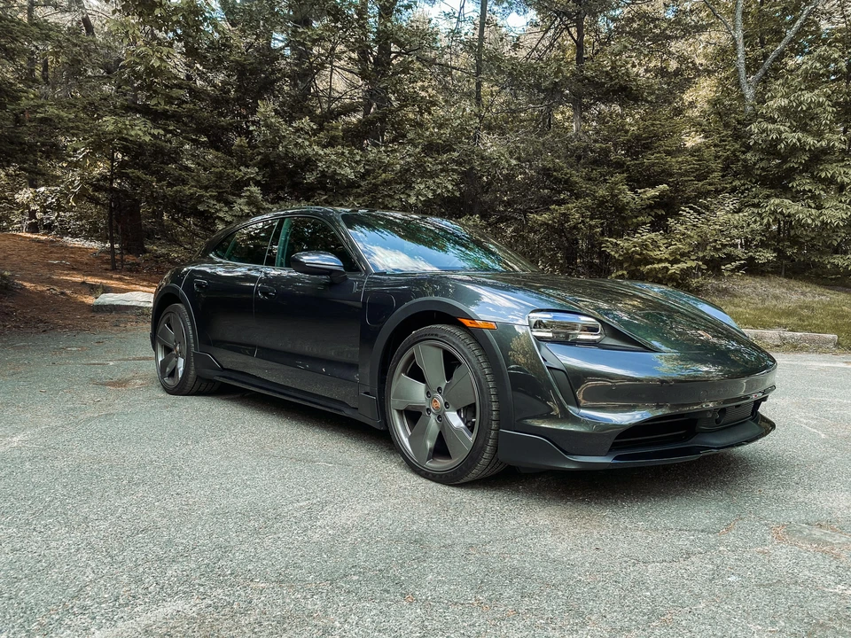 2021 Porsche Taycan 4S - Image 23 of 31