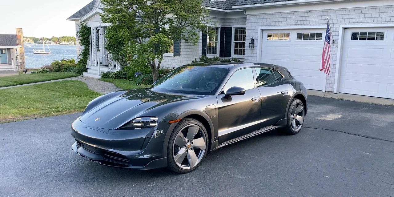 2021 Porsche Taycan 4S - Image 10 of 31