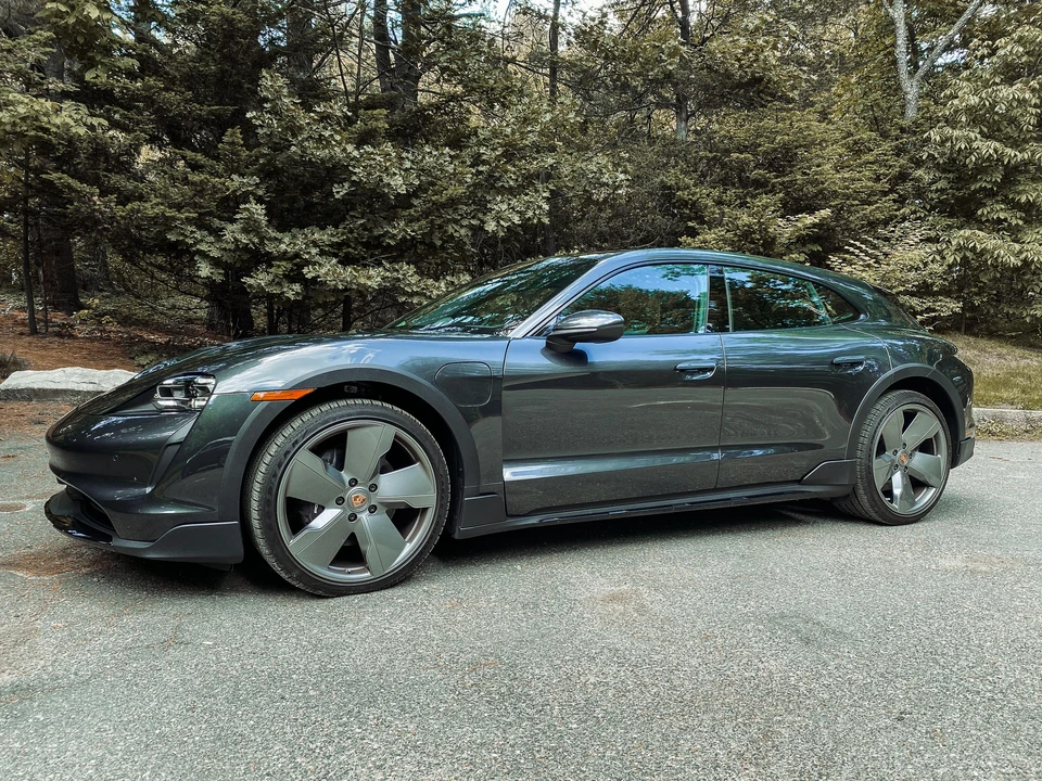 2021 Porsche Taycan 4S - Image 12 of 31