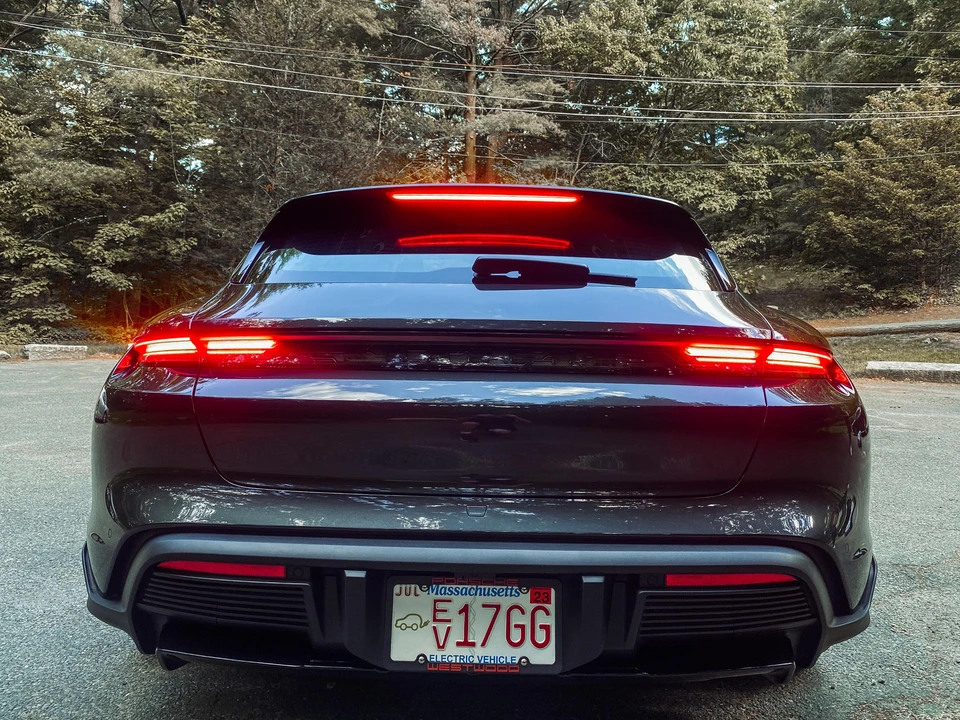 2021 Porsche Taycan 4S - Image 19 of 31