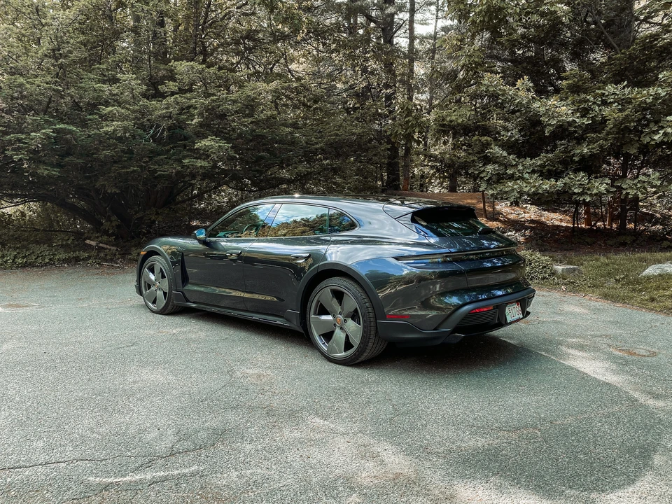 2021 Porsche Taycan 4S - Image 14 of 31