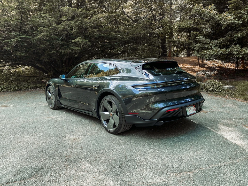 2021 Porsche Taycan 4S - Image 16 of 31