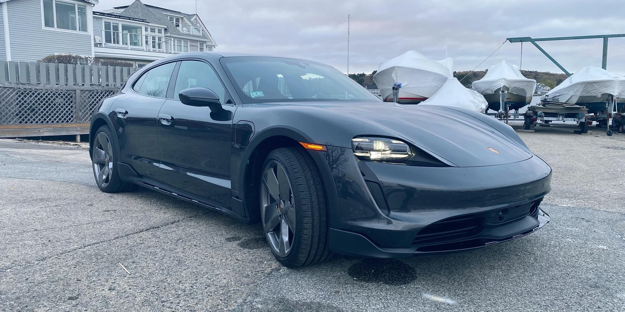 2021 Porsche Taycan 4S - Image 25 of 31