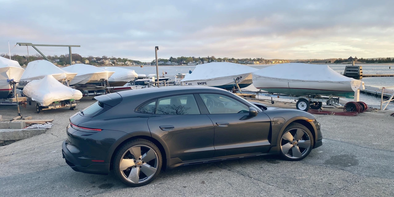2021 Porsche Taycan 4S - Image 21 of 31