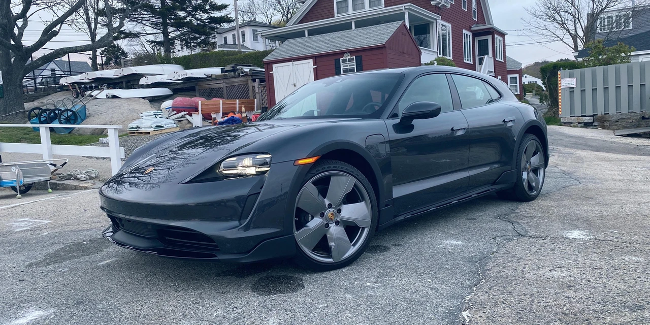 2021 Porsche Taycan 4S - Image 11 of 31