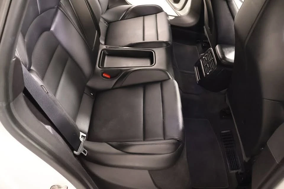 2021 Porsche Taycan 4S - Image 11 of 15