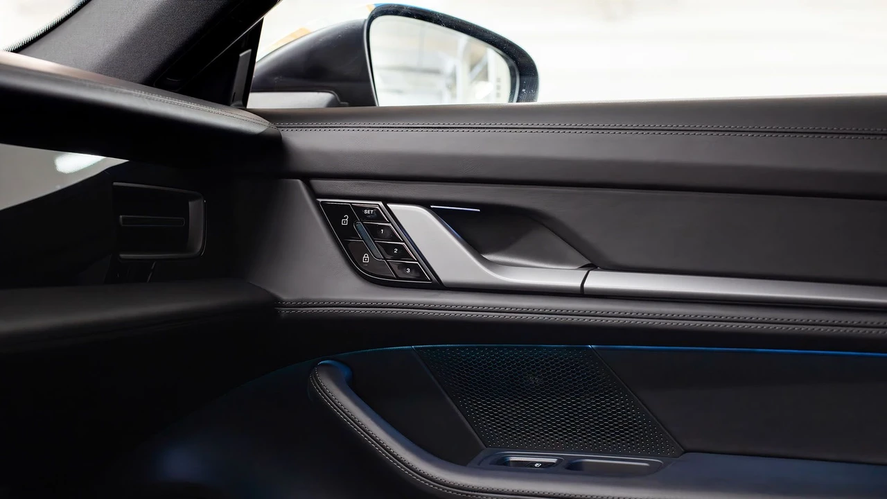2021 Porsche Taycan 4S - Image 30 of 31