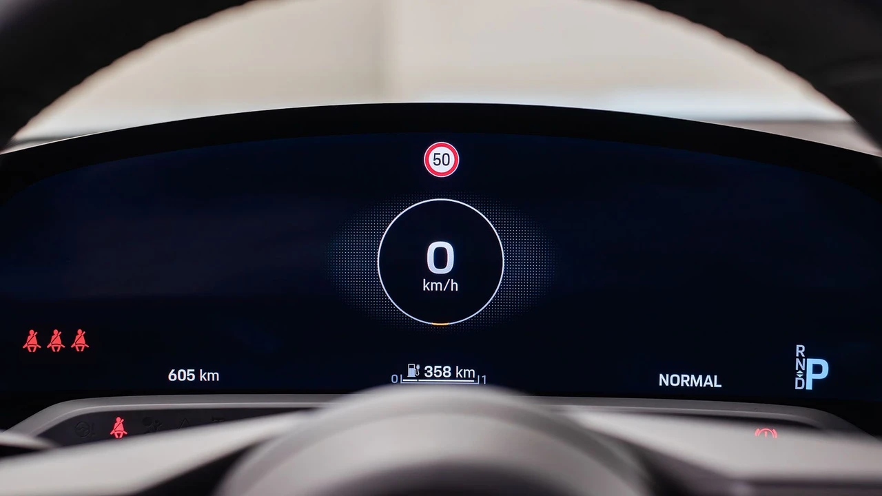 2021 Porsche Taycan 4S - Image 28 of 31