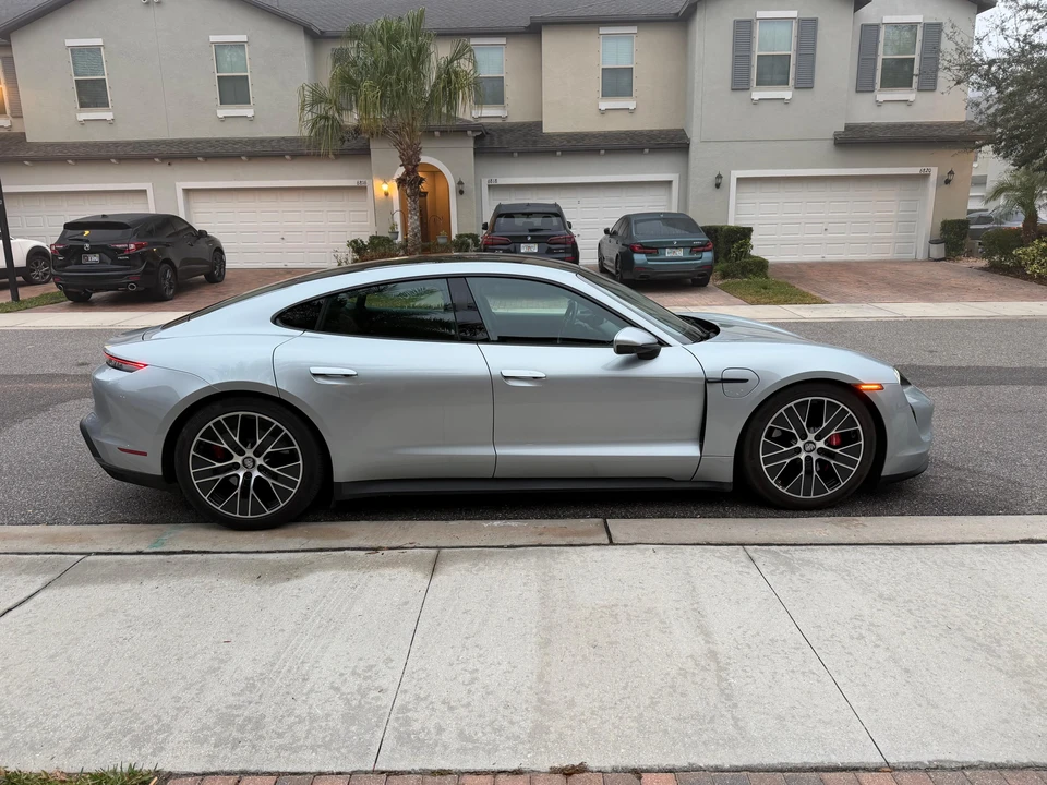 2021 Porsche Taycan 4S - Image 11 of 31