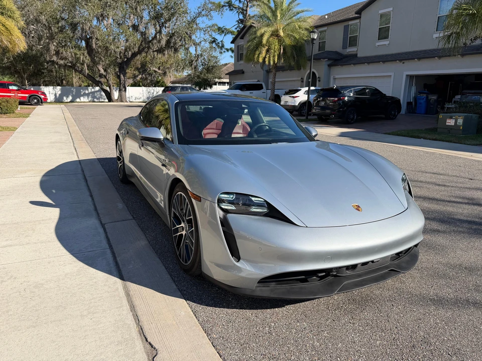 2021 Porsche Taycan 4S - Image 13 of 31