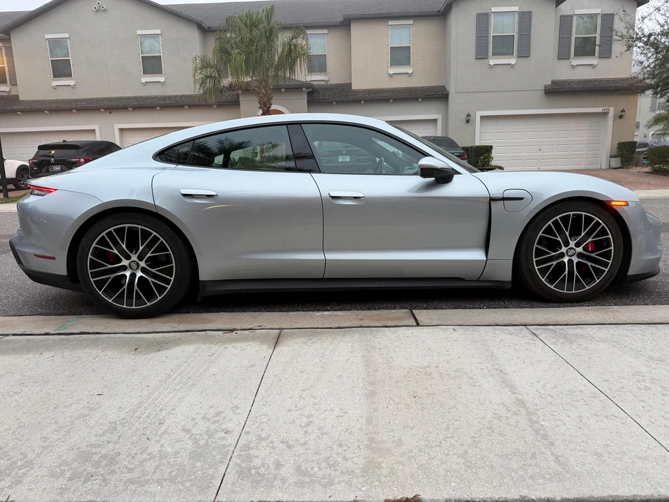 2021 Porsche Taycan 4S - Image 10 of 31