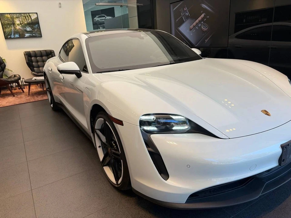 2021 Porsche Taycan 4S - Image 3 of 4