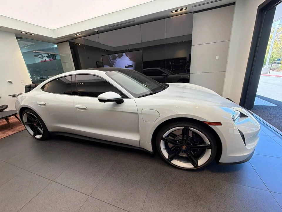 2021 Porsche Taycan 4S - Image 4 of 4