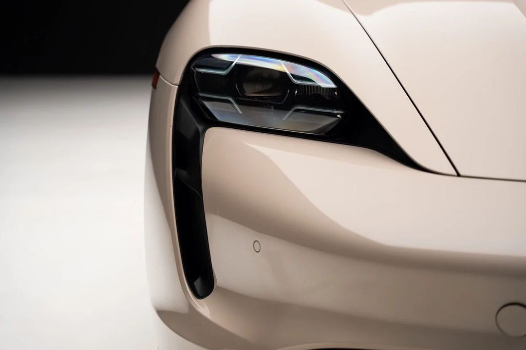 2021 Porsche Taycan 4S - Image 8 of 12