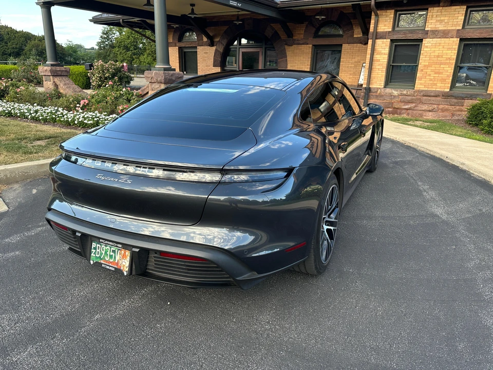 2021 Porsche Taycan 4S - Image 10 of 31