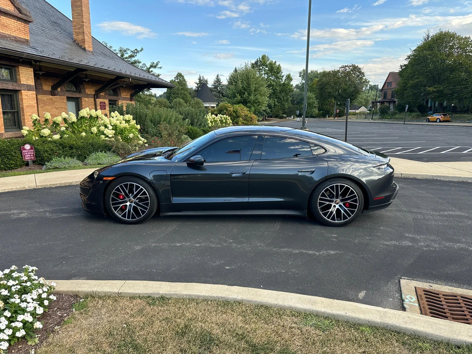 2021 Porsche Taycan 4S - Image 9 of 31