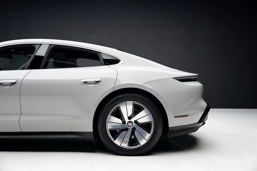 2021 Porsche Taycan 4S - Image 19 of 21