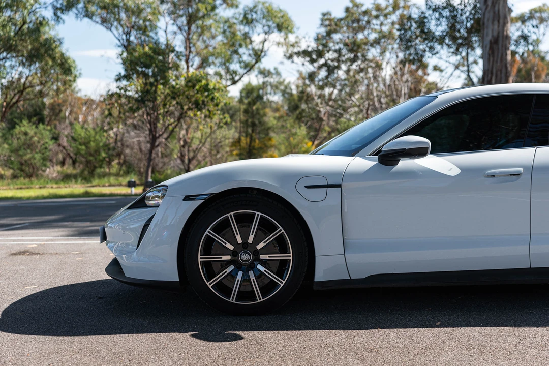 2021 Porsche Taycan 4S - Image 25 of 31