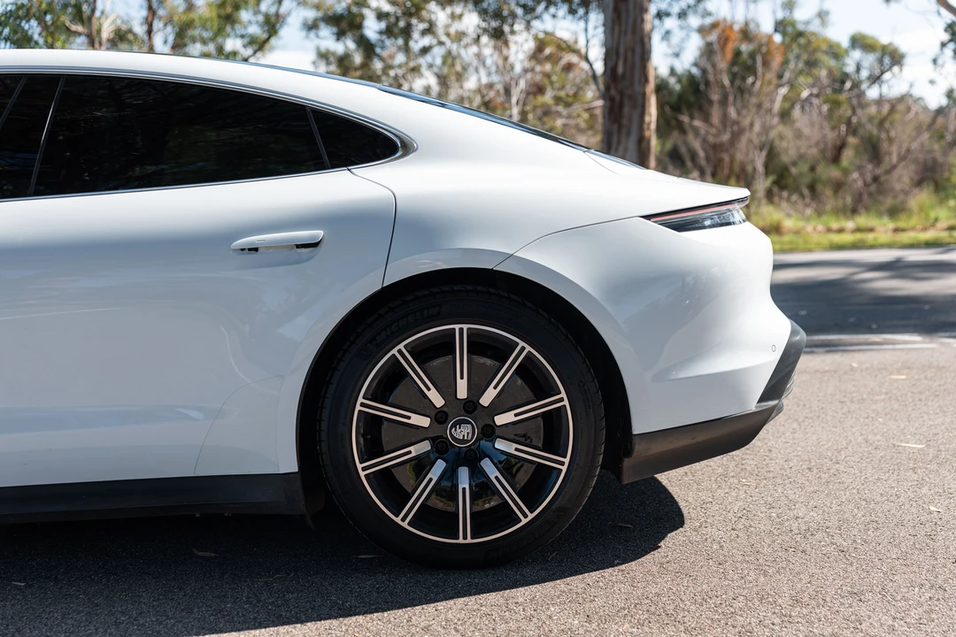 2021 Porsche Taycan 4S - Image 27 of 31