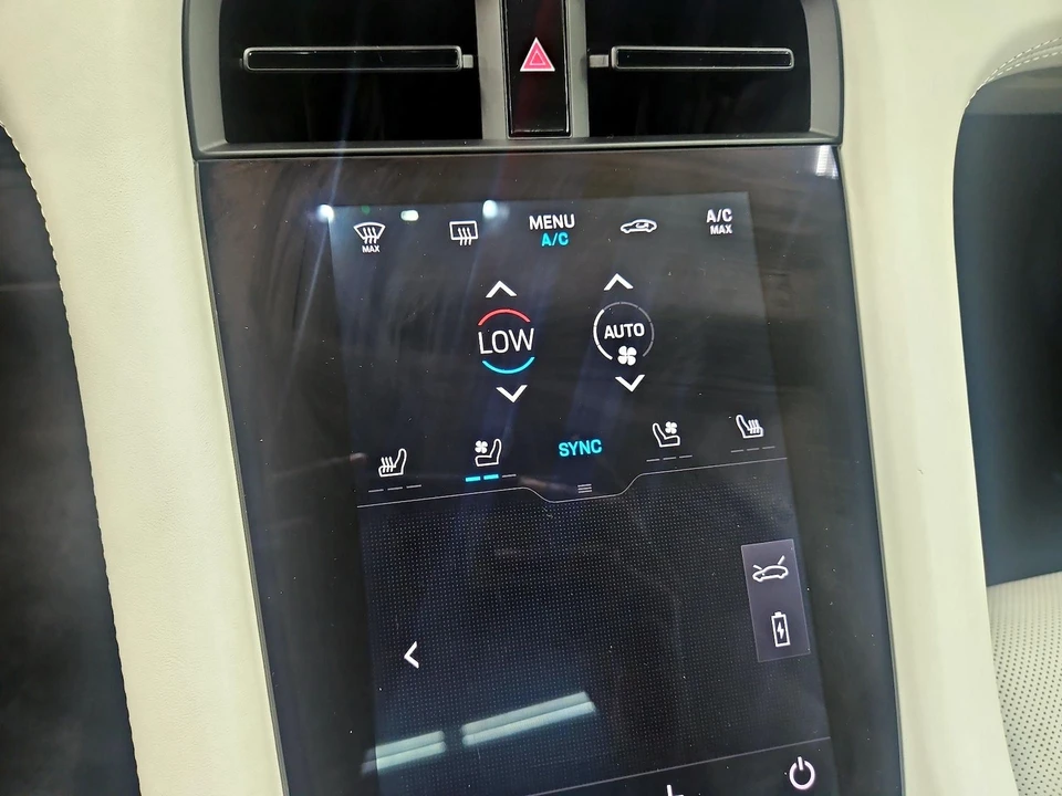 2021 Porsche Taycan 4S - Image 18 of 27