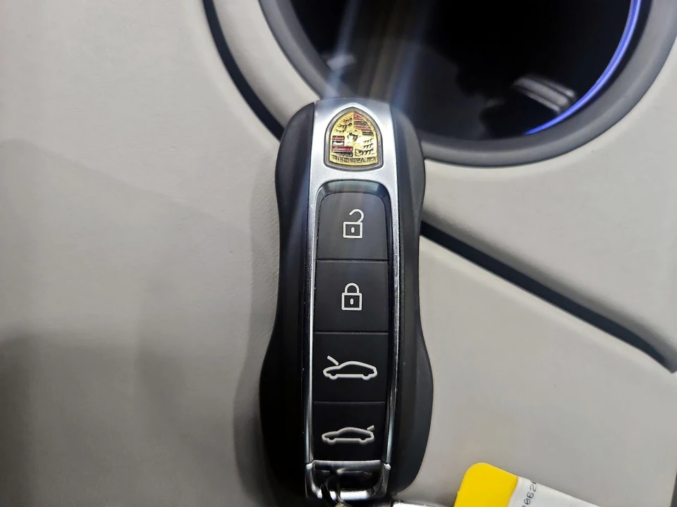 2021 Porsche Taycan 4S - Image 24 of 27