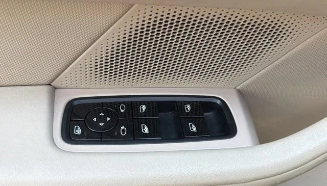 2021 Porsche Taycan - Image 11 of 19