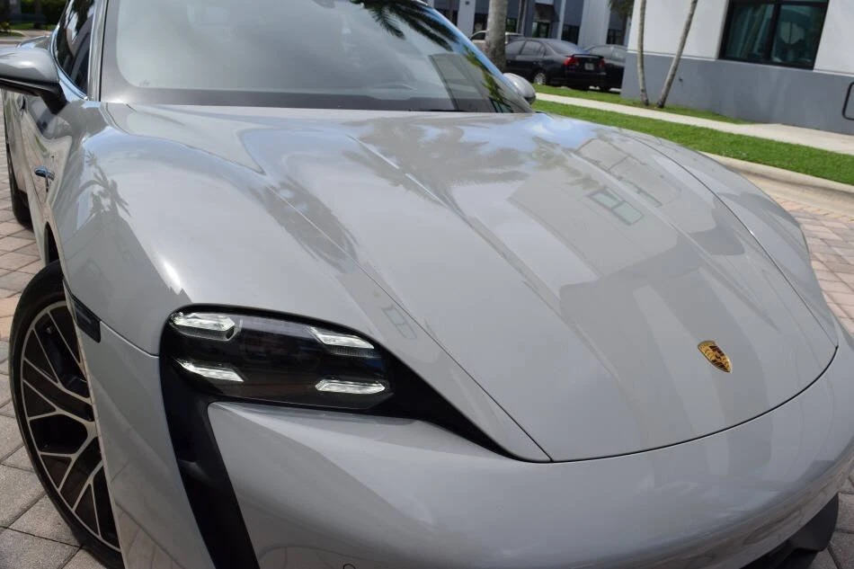 2021 Porsche Taycan - Image 10 of 20