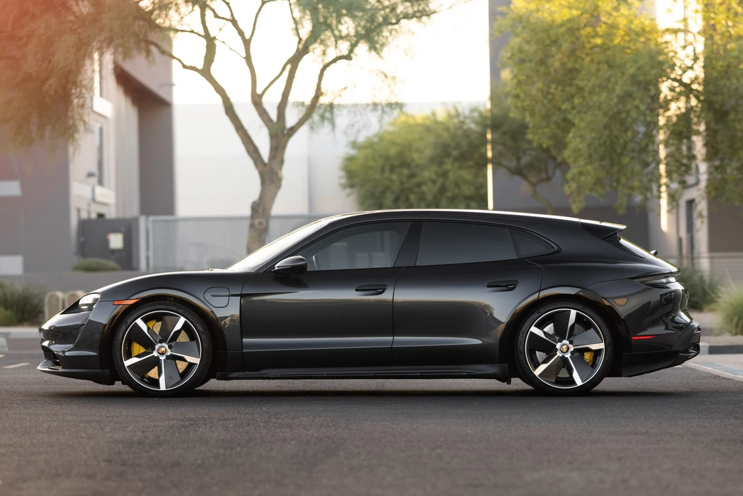 2021 Porsche Taycan Cross Turismo - Image 19 of 31