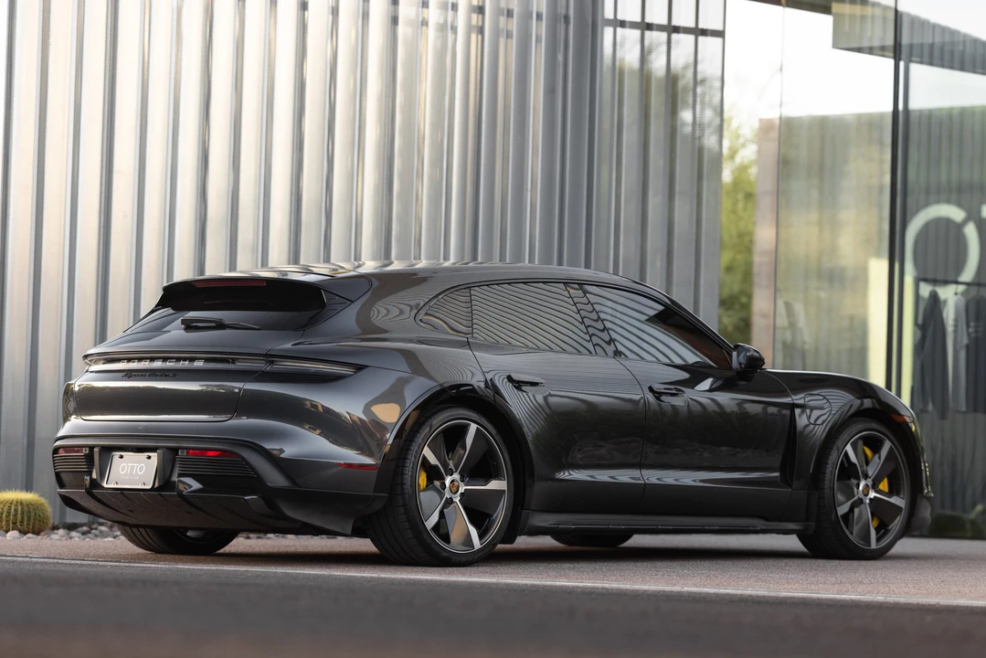 2021 Porsche Taycan Cross Turismo - Image 11 of 31