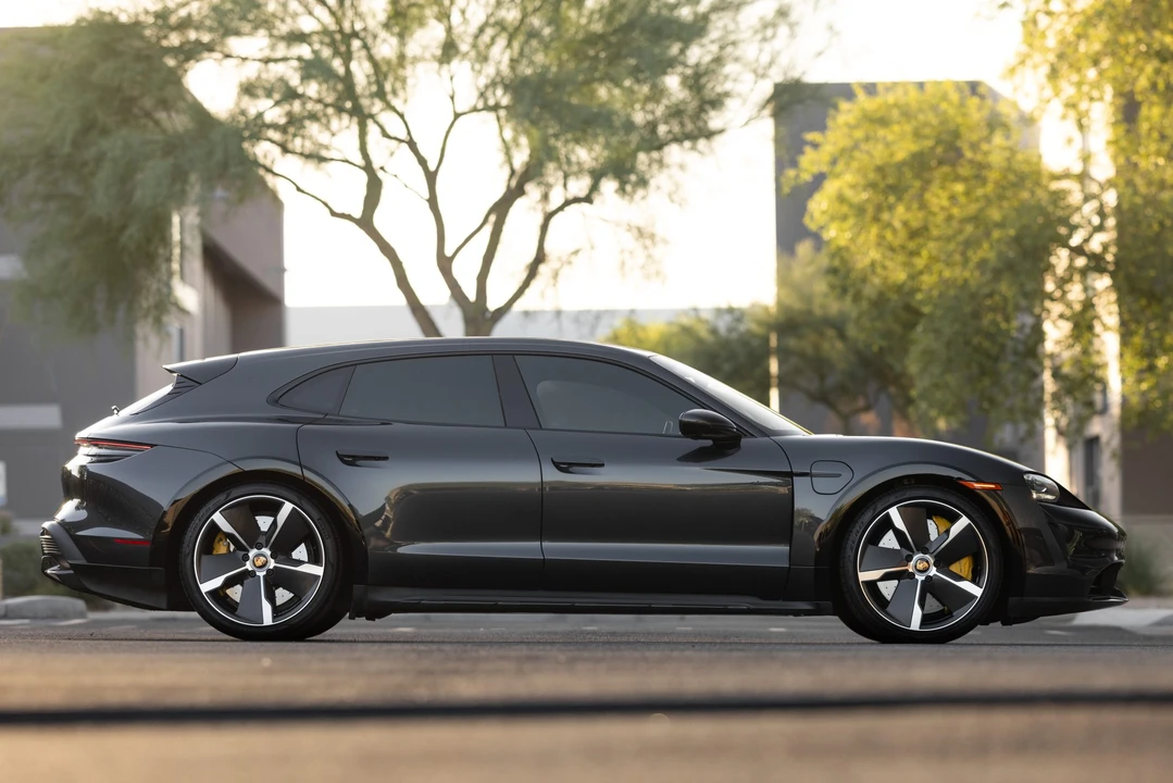 2021 Porsche Taycan Cross Turismo - Image 9 of 31