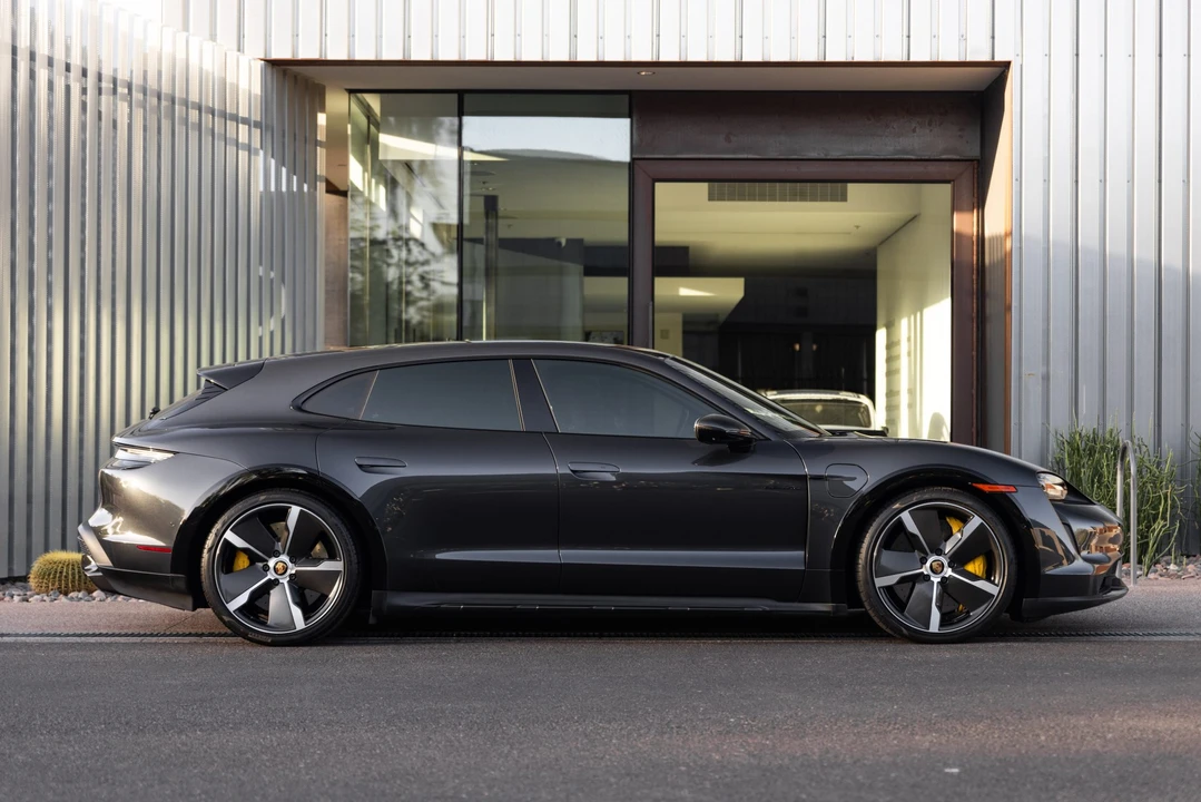 2021 Porsche Taycan Cross Turismo - Image 10 of 31