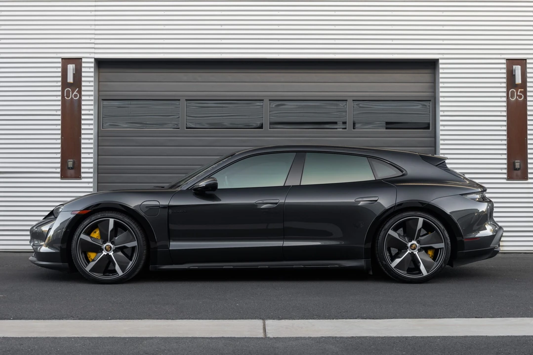2021 Porsche Taycan Cross Turismo - Image 18 of 31