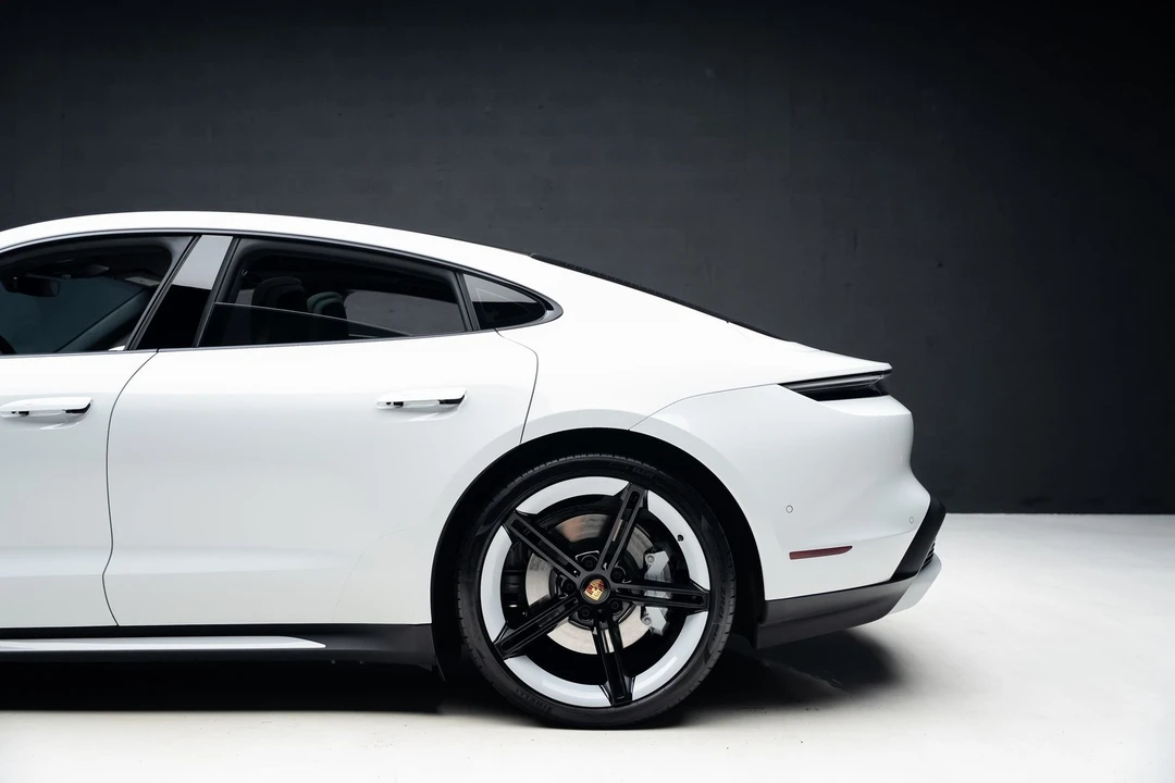 2021 Porsche Taycan Turbo - Image 19 of 21