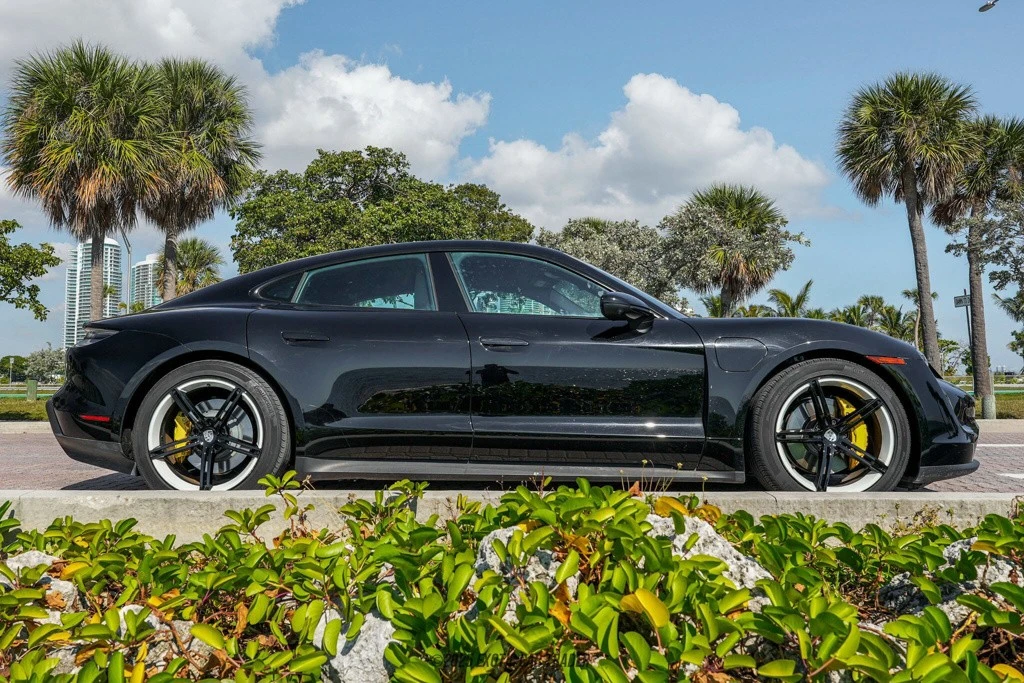 2021 Porsche Taycan - Image 9 of 12
