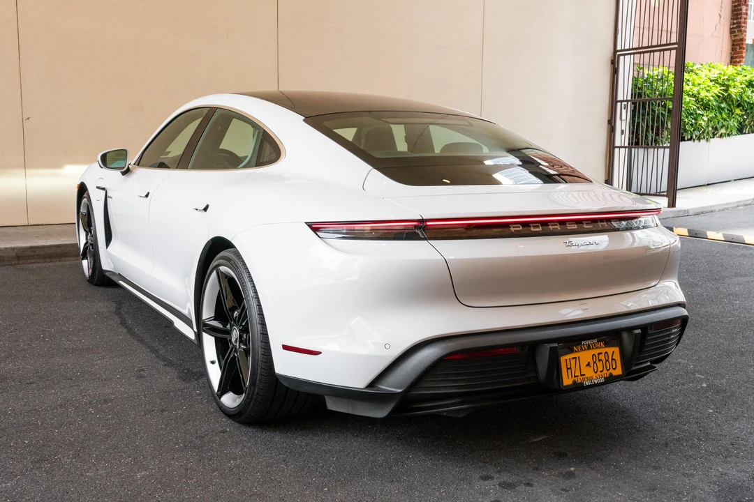2021 Porsche Taycan - Image 19 of 31