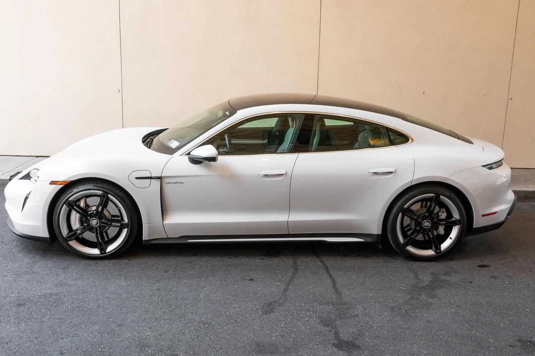 2021 Porsche Taycan - Image 16 of 31