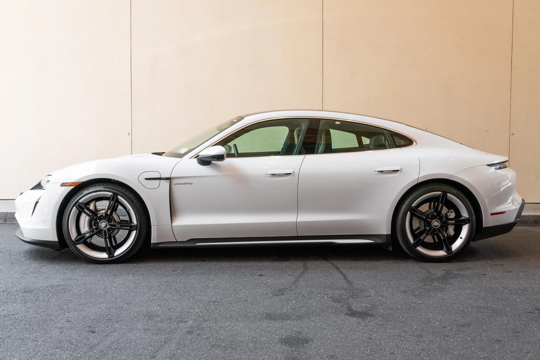 2021 Porsche Taycan - Image 15 of 31