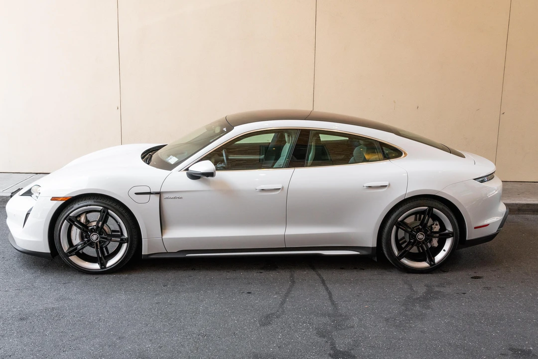 2021 Porsche Taycan - Image 14 of 31
