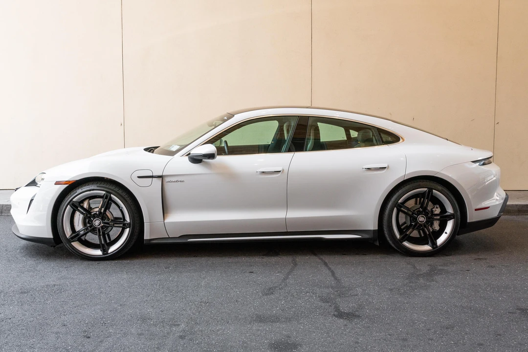2021 Porsche Taycan - Image 17 of 31