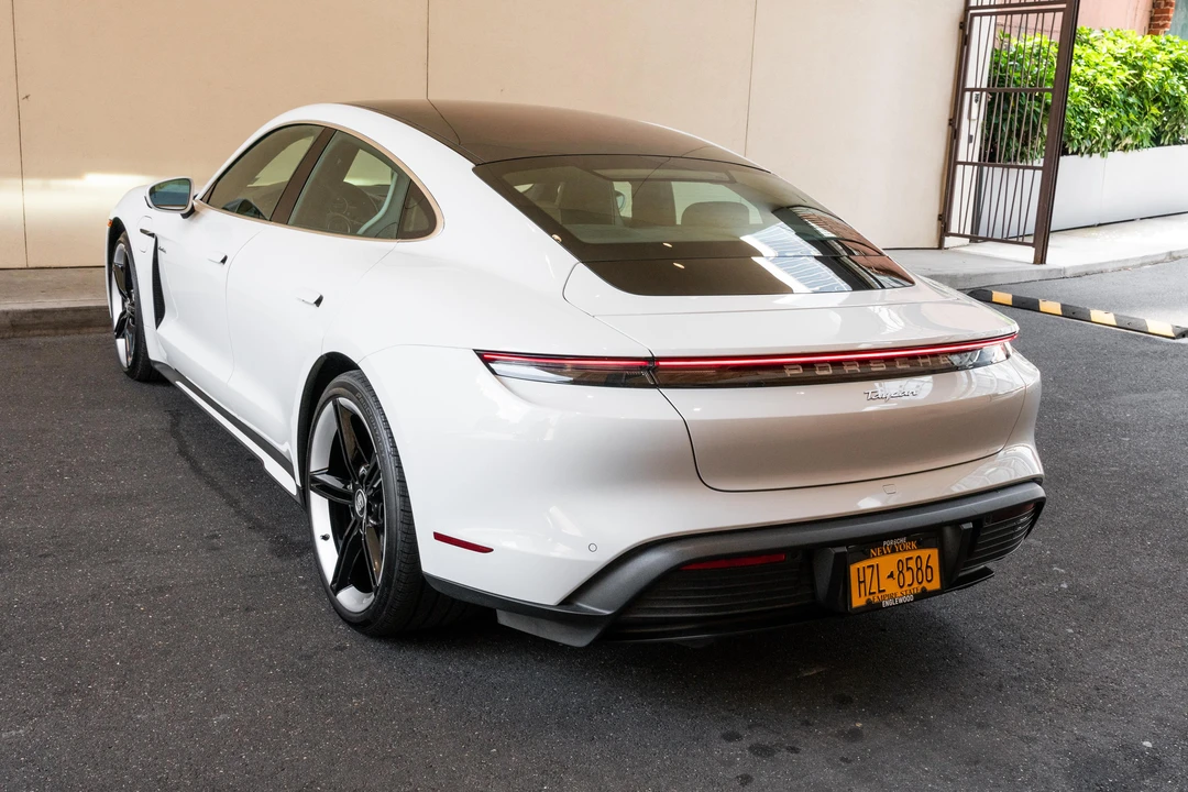 2021 Porsche Taycan - Image 18 of 31