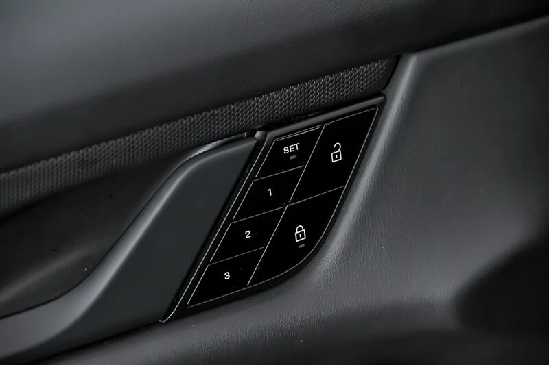 2021 Porsche Cayman - Image 14 of 31