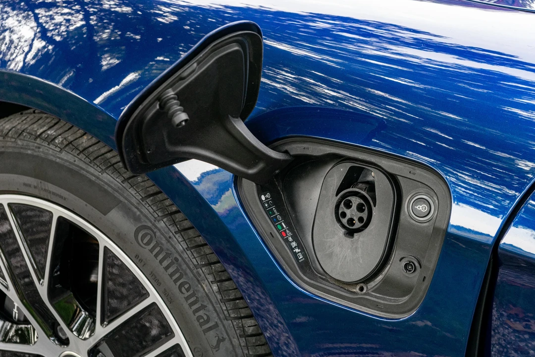 2021 Porsche Taycan - Image 11 of 31