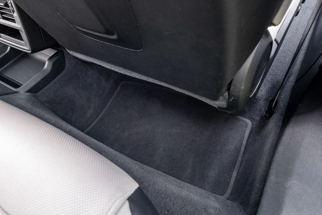 2021 Porsche Taycan - Image 5 of 31