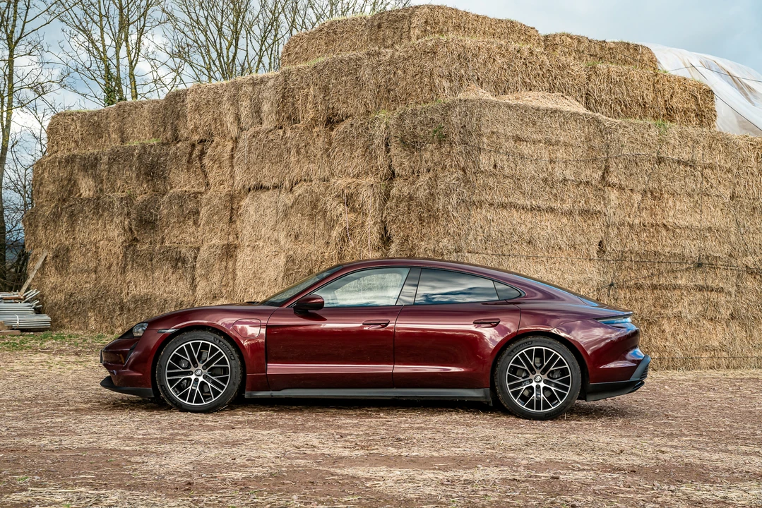2021 Porsche Taycan - Image 5 of 31