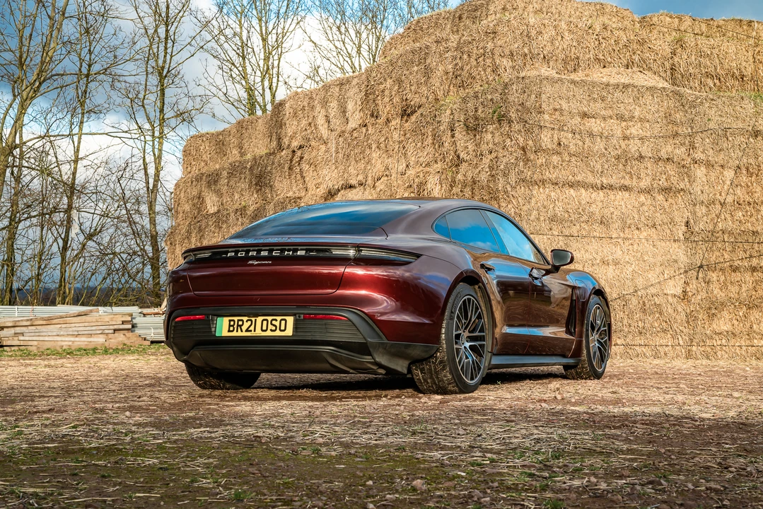 2021 Porsche Taycan - Image 8 of 31