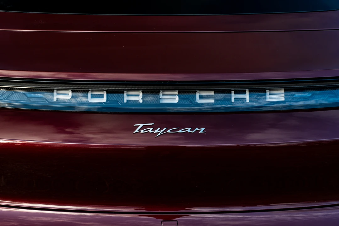 2021 Porsche Taycan - Image 26 of 31