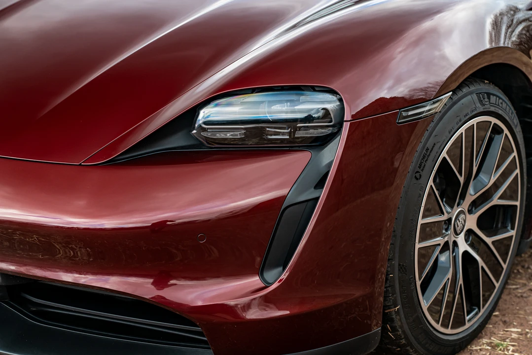 2021 Porsche Taycan - Image 20 of 31