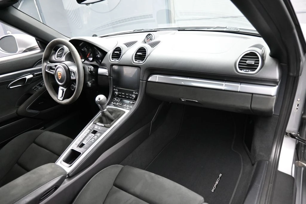 2021 Porsche - Image 25 of 31